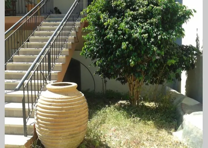 Vardia & Apartamento Mikros Gialos